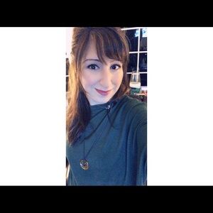 Meet your Posher, Effy